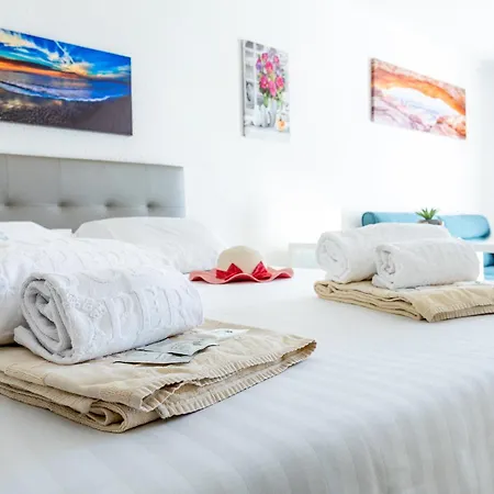 Port Royale 141, Bright Apartment, Heated Pool Apartamento Los Cristianos (Tenerife)
