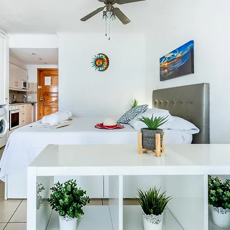 Port Royale 141, Bright Apartment, Heated Pool * Los Cristianos (Tenerife)